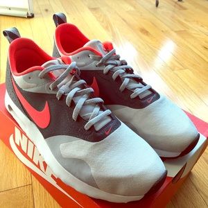 Nike Air Tavas